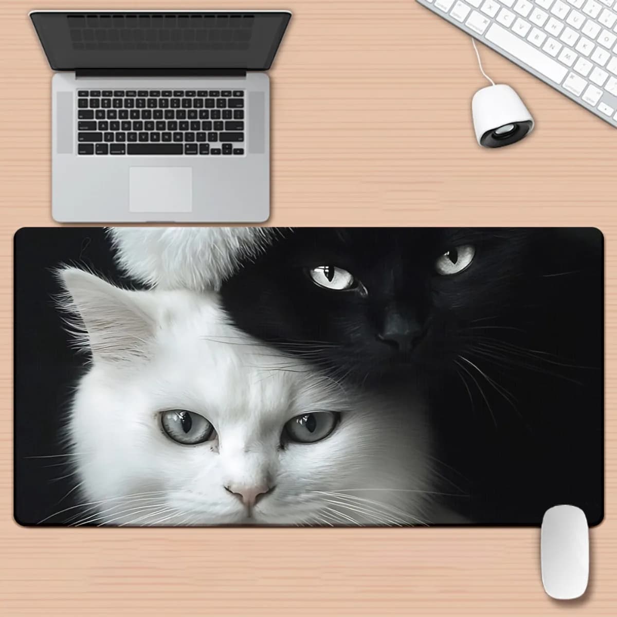 Tappetino per mouse da gioco esteso Yin Yang con gatti bianchi e neri, in gomma, per ufficio, PC, laptop