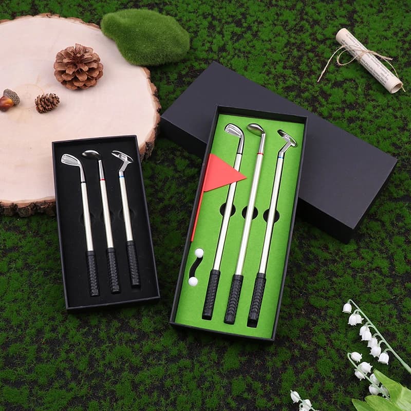 Set di penne da Golf Mini Desktop penna a sfera da Golf regalo include Putting Green 3 club Pen Balls e Flag Desk Games Office School Gift