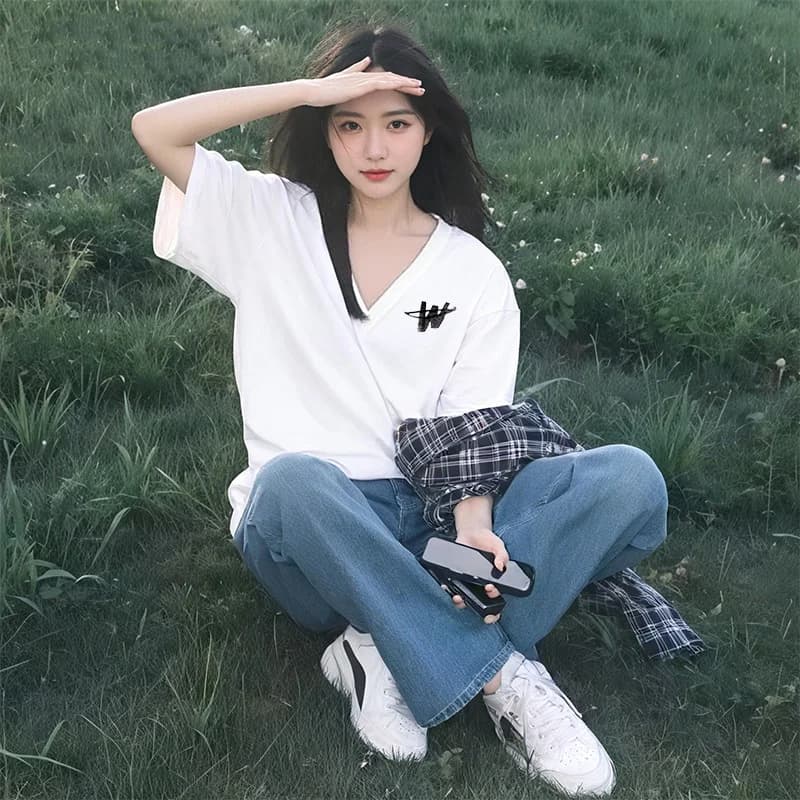 Unique Large Size Loose T-Shirt Women's American High Street White Short Sleeve V-Neck Chic Fashionable Korean Style Top