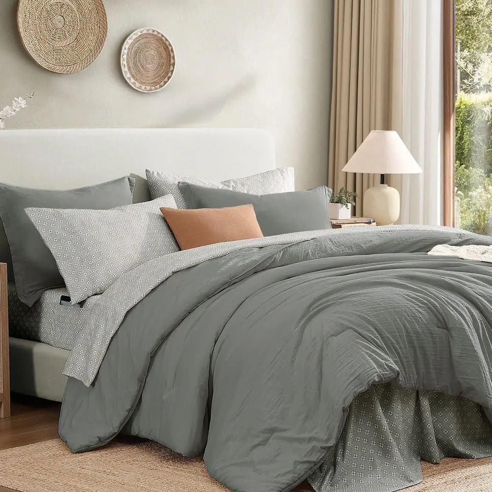 7 Pieces Prewashed Bed In A Bag Bedding Set, All Seasons Soft Down Alternative Comforter, Complete Bedding Kit with Sheets, Pillowcases & Shams for Home Bedroom