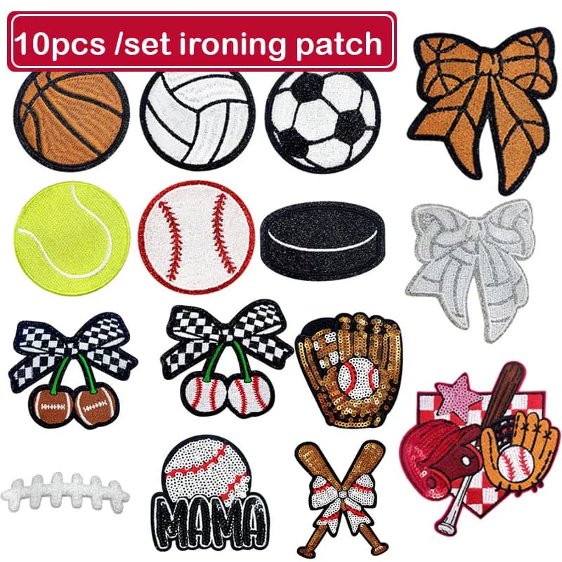 10 pz/set Mini Baseball Golf Toppe da Stiro Basket Calcio Ricamo Tessuto Abbigliamento Cappelli, T-shirt Accessori Decor