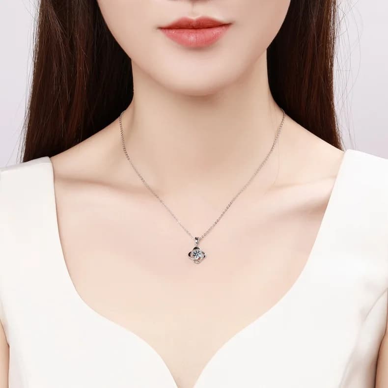 Collana con ciondolo alla moda da donna 2CT Moissanite PT950 Platino - Ciondolo di lusso, lucentezza a strati, per riunioni di amici