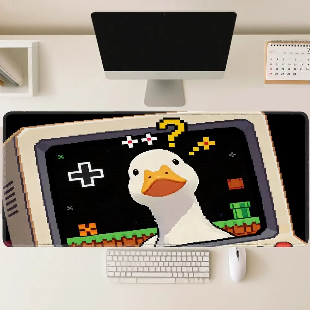Grande Tappetino da Scrivania Stile Retro Gaming, Impermeabile e Antiscivolo, Design Anatra 8-bit per Ufficio e Casa