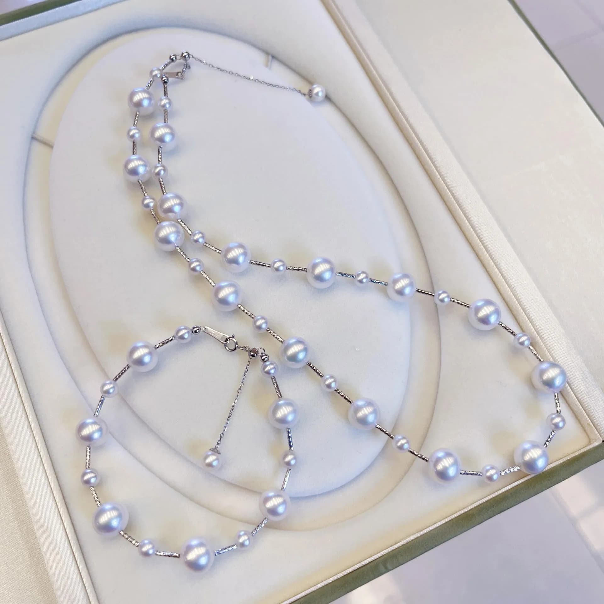 Set di gioielli con perle Akoya d'acqua dolce naturali in oro 18 carati con cielo stellato Set di bracciali con collana a luce fredda con perline grandi e piccole da 4-9 mm