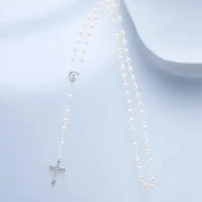 Collana Rosario Cattolico da Donna con Perle, Gioiello da Preghiera Leggero, Confortevole, Sicuro per la Pelle, Elegante e Raffinato per Occasioni Formali