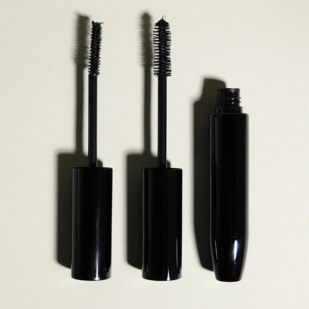 Mascara con etichetta privata Logo personalizzato Impermeabile a prova di sbavature Arricciatura spessa Trucco occhi a lunga durata Confezione nera all'ingrosso vegana