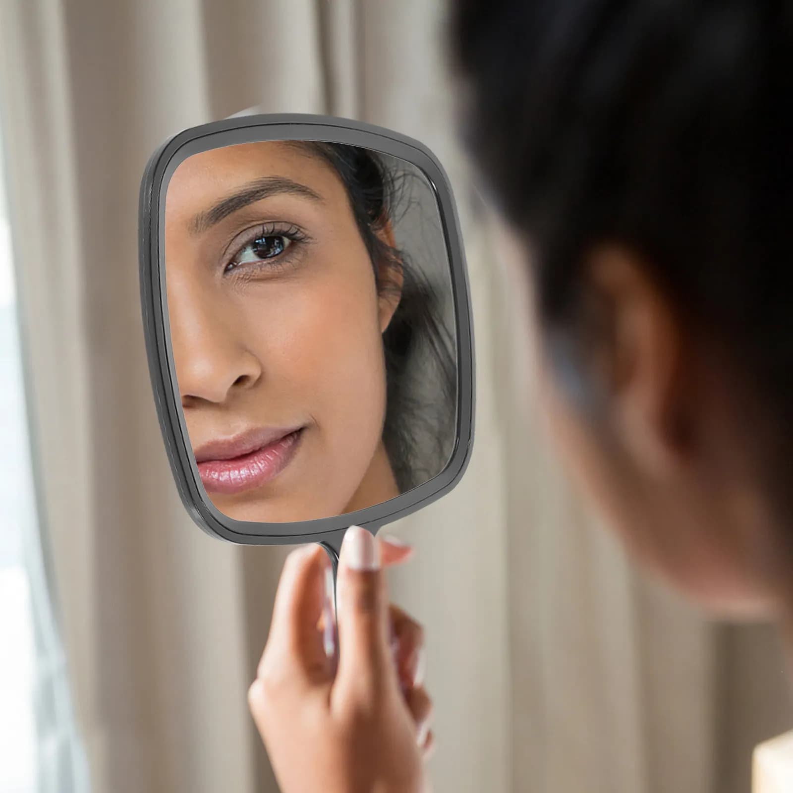 Specchio Portatile con Ampia Superficie di Riflessione per Trucco, Design Compatto Adatto per Viaggi, Bagno, Camera da Letto
