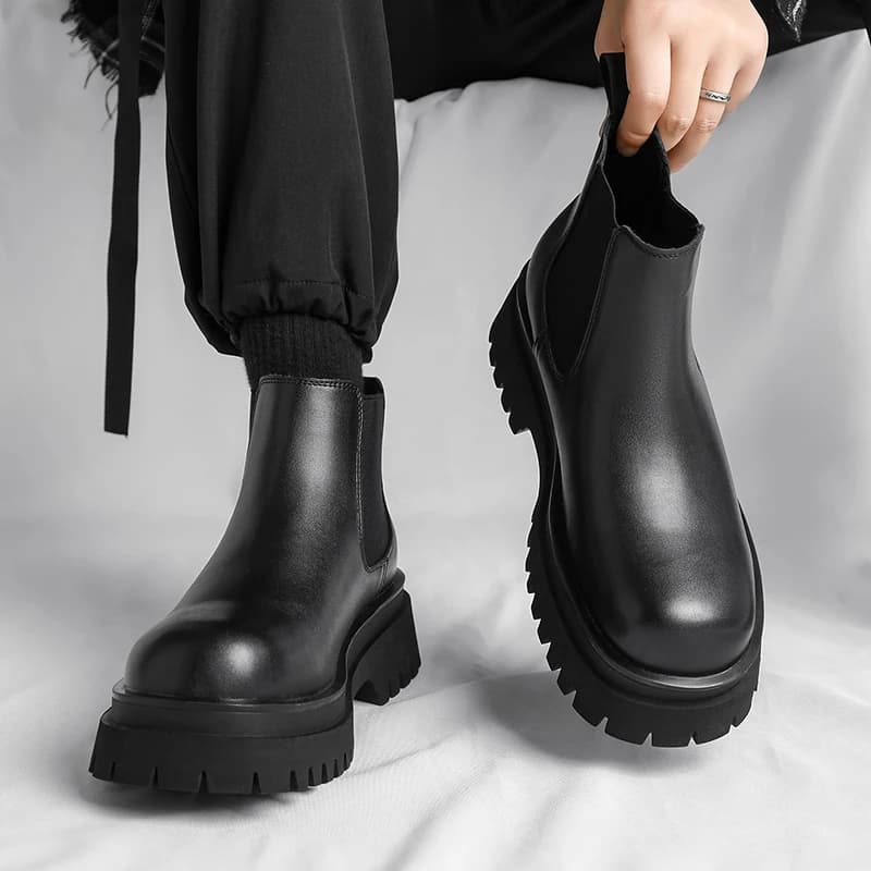 Stivaletti Chelsea rialzati versatili e casual in stile britannico da uomo, abbinati a stivaletti alla moda e semplici per capispalla.
