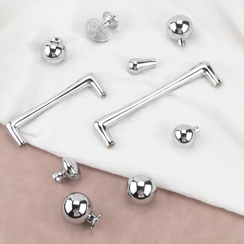 KEDLO Armadietto in ottone massiccio con maniglia cromata brillante, moderno e semplice, leggero, di lusso, con sfera rotonda, cassetto con gocce d'acqua, argento