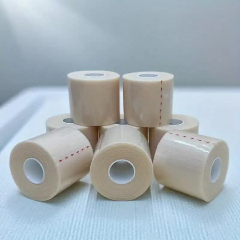 1 self-adhesive tape roll for sports protection | Foam adhesive layer for protective bandages, breathable and delicate on the skin, suitable for
