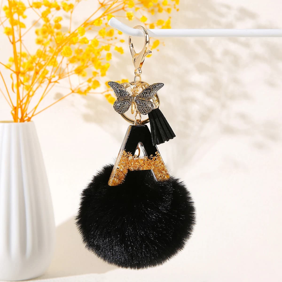 nero Adorabile alfabeto AZ Lettera iniziale Pom Pom Portachiavi Zaino con ciondolo - Regalo perfetto per le donne, gentiluomo, alunni