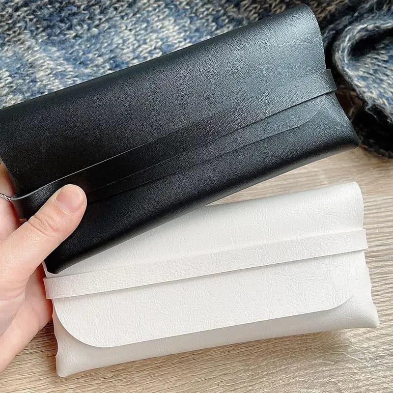 Nuova Custodia Morbida Imbottita per Occhiali da Sole, Semplice ed Elegante, in Pelle PVC Colorata, Portatile con Chiusura a Cerniera