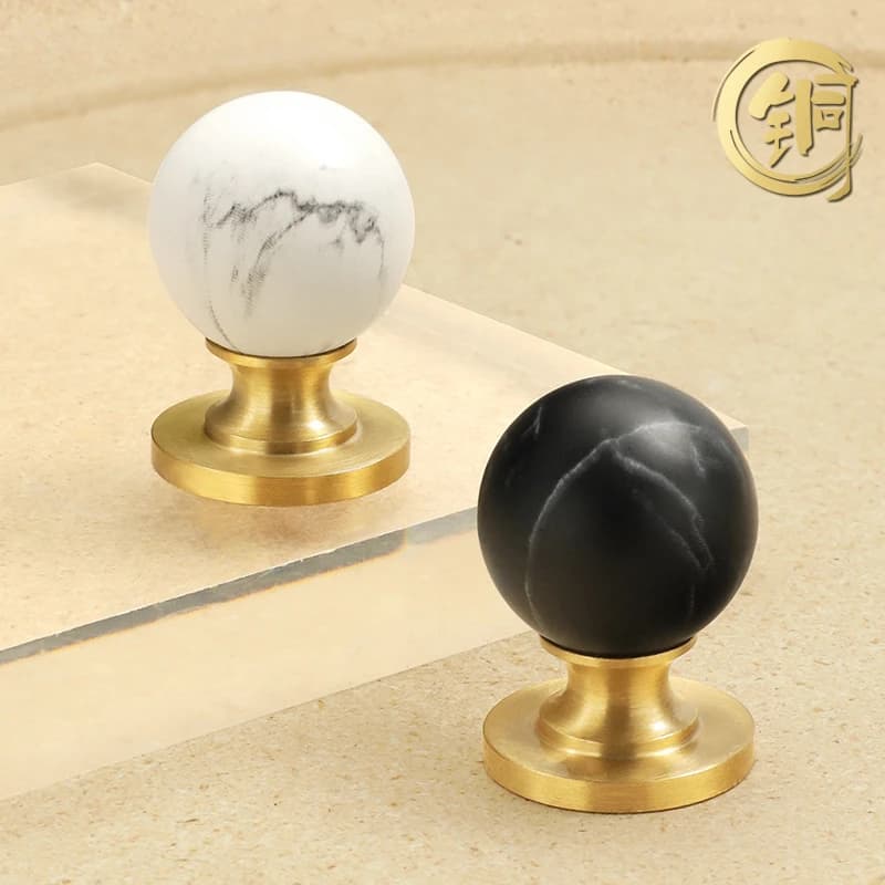 Maniglie per mobili da cucina in ottone Manopole per cassetti a sfera bianche e nere Maniglie per armadi semplici e moderne Maniglie per mobili in marmo