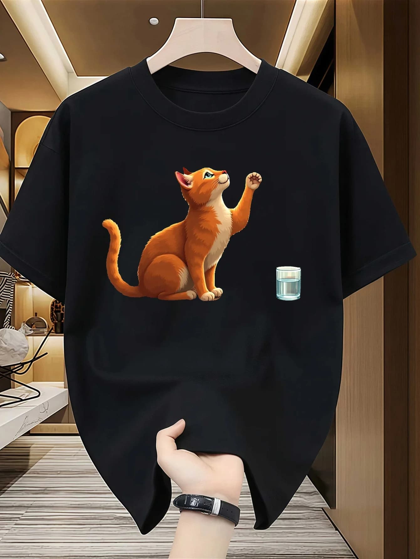 T-shirt da uomo con un design accogliente di gatto per il davanzale, realizzate in tessuto traspirante. Hanno un collo a girocollo