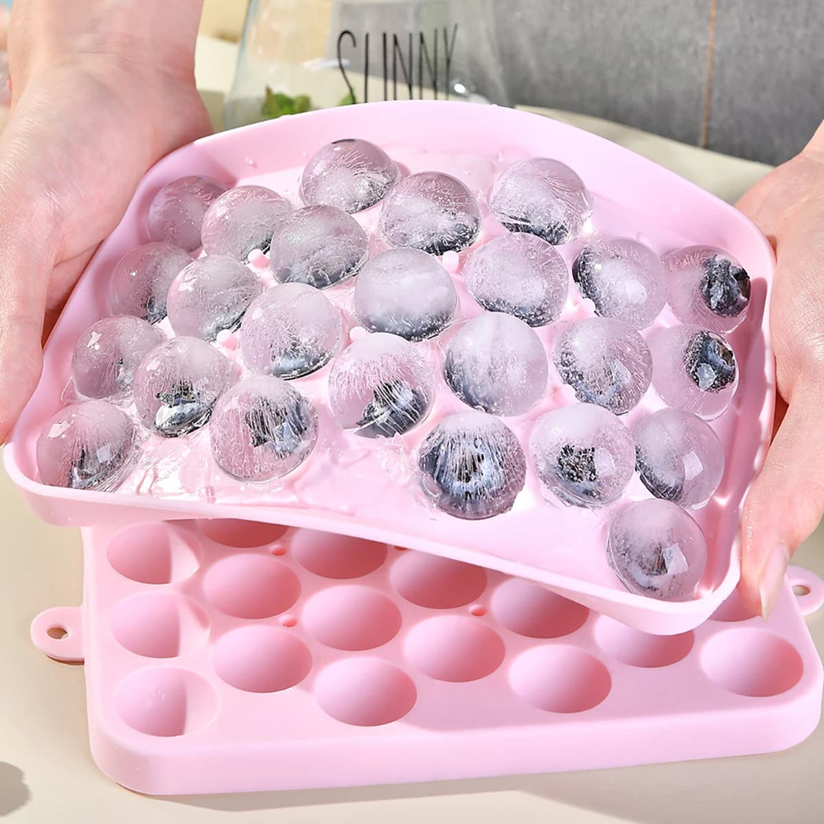 Stampo per Cubetti di Ghiaccio in Silicone con 25 Scomparti, Coperchio e Contenitore per Conservazione, Facile da Sformare, per Bar, Casa, Feste e Cucina
