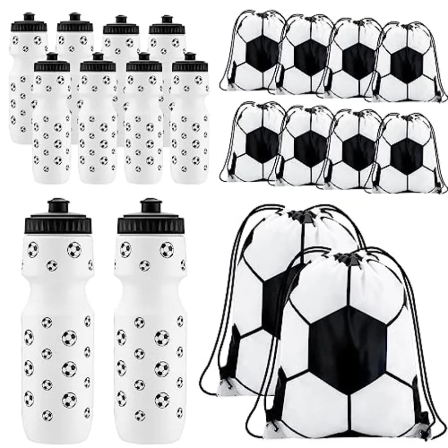 20 Pezzi Articoli per Feste a Tema Calcio: 10 Borracce da Calcio da 700 ml per Ragazzi con 10 Sacchetti Regalo Sportivi per Compleanno di Squadra
