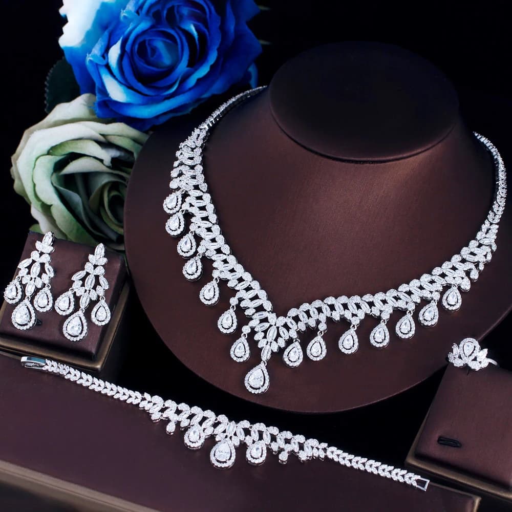 ThreeGraces 4pcs Luxury Shiny Water Drop Cubic Zirconia Delicate Dubai Bridal Wedding Evening Party Jewelry Set per le donne T1041