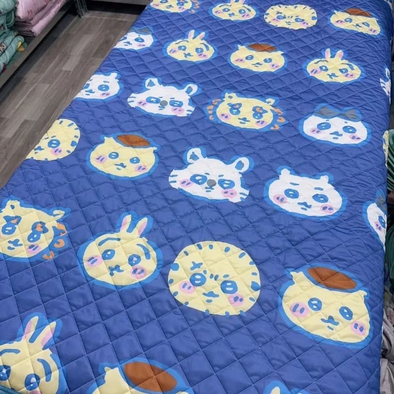 Anime Chiikawa Tappetino Rinfrescante Morbido e Traspirante per Letto Estivo, Copripiumino Leggero Protettivo, Lenzuolo Hachiware Lavabile Kawaii Nuovo