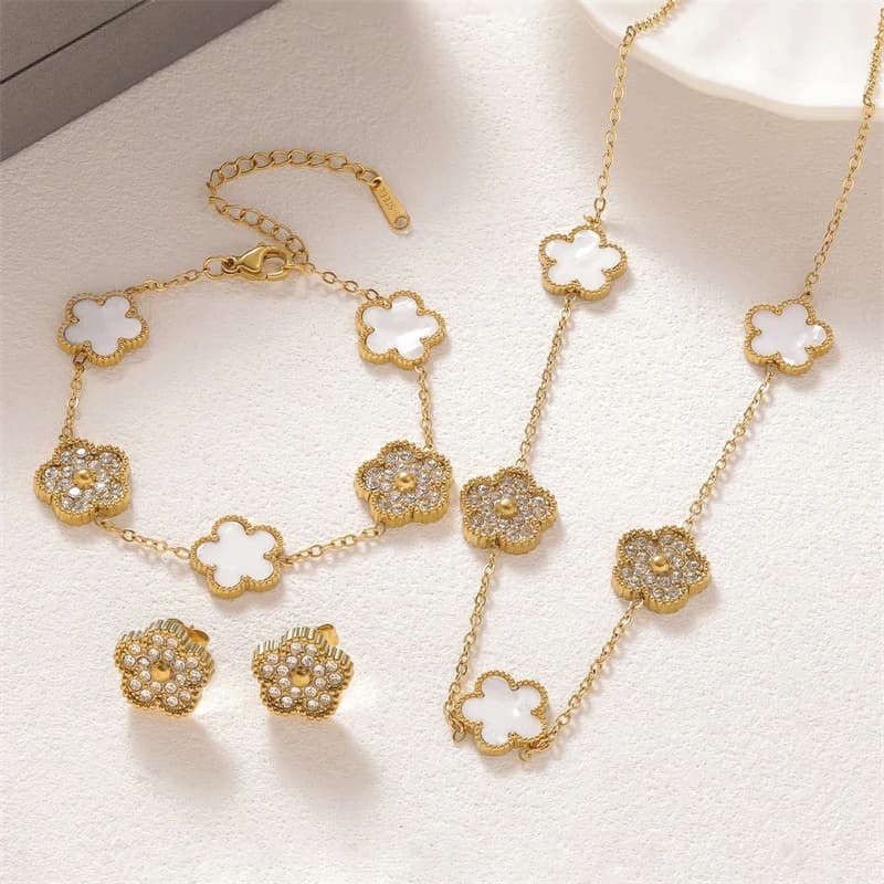 Acciaio inossidabile 316L 2025 New Fashion Fine Jewelry Set Zircone 5 foglie Fiori Charm Collane a catena Bracciali Orecchini per le donne