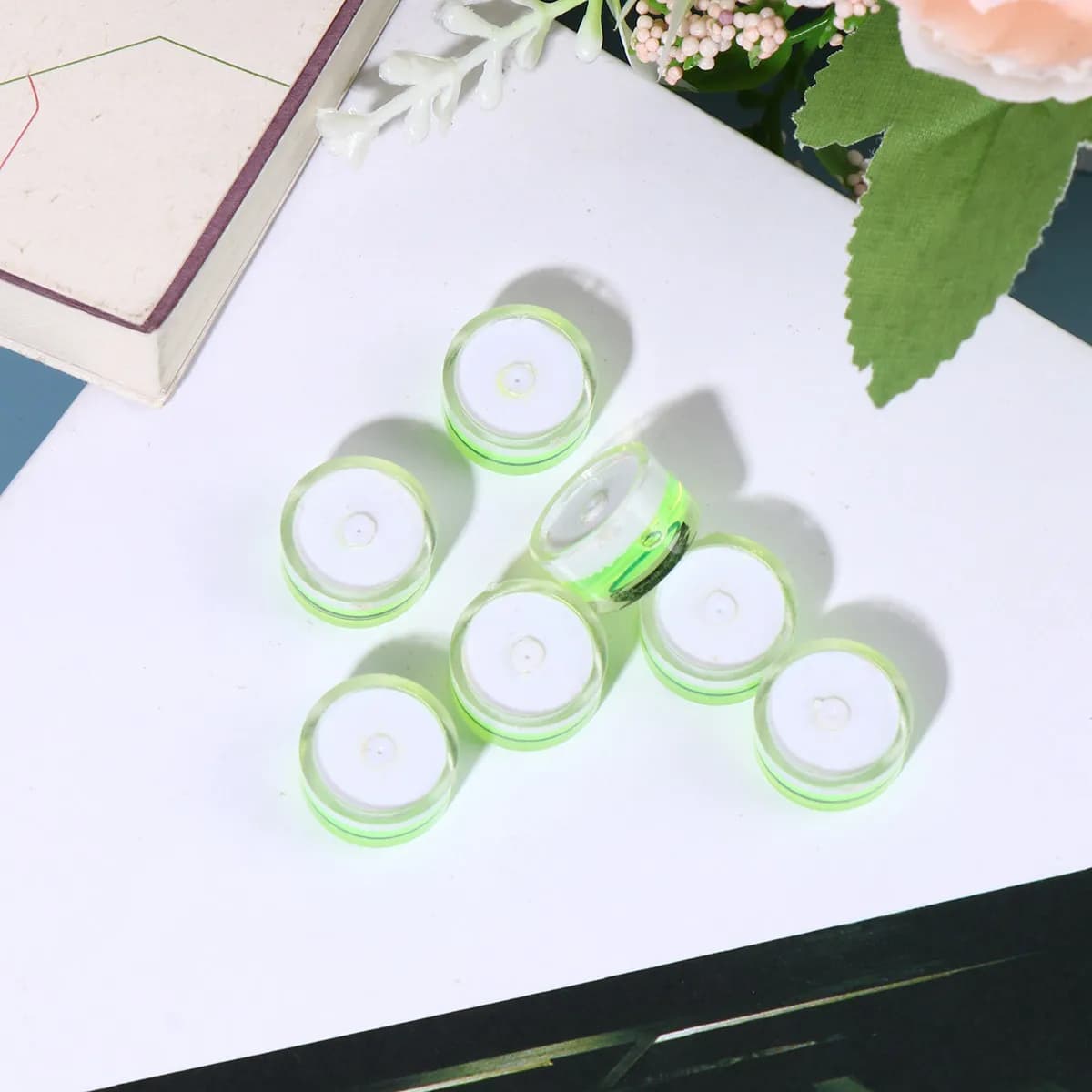 10 Pezzi Livella a Bolla Rotonda in Acrilico Trasparente 18x9mm, Strumento di Allineamento Orizzontale Rapido e Preciso per Installazione di Cornici e Quadri