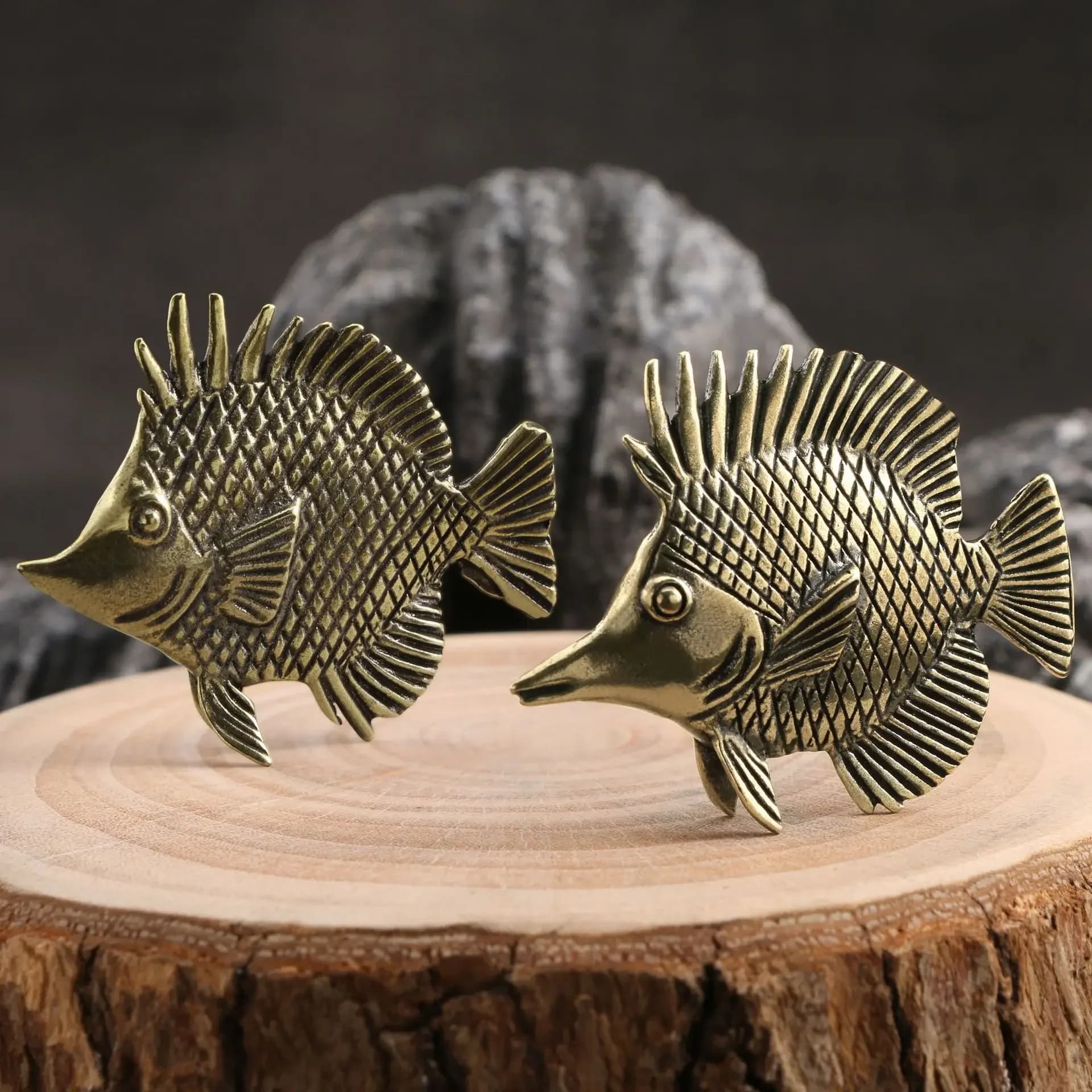 Brass Ornamental Fish Antique Cute Figures Office Desk Decoration Can Stand Up Little Fish Ocean Copper Ornaments Tea Pet
