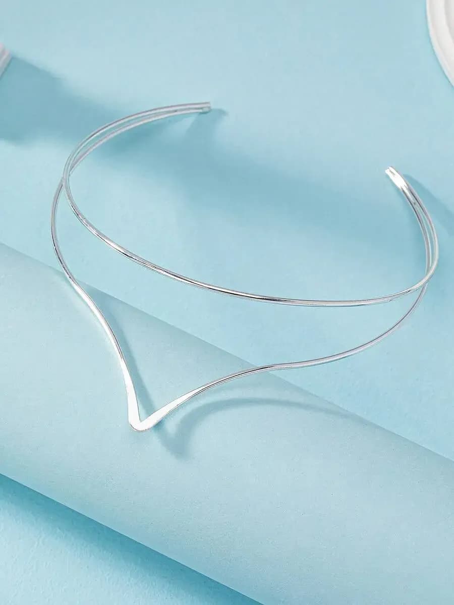 Collana girocollo semplice con filo metallico per donna