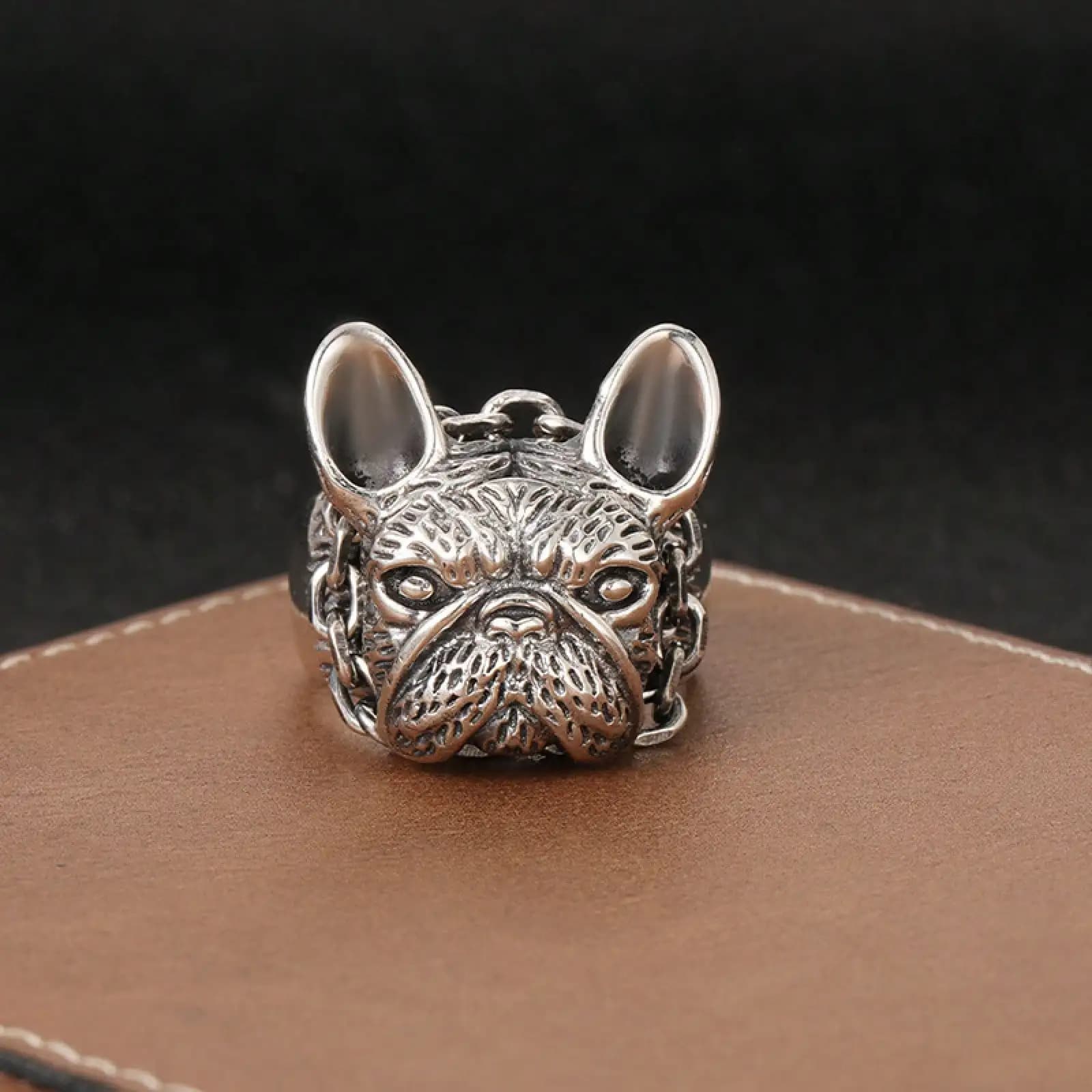 Anello Vintage con Cane in Stile Distressed, Design Unico e Audace a Forma di Bulldog, Anello Aperto in Lega d'Argento Thai da Uomo