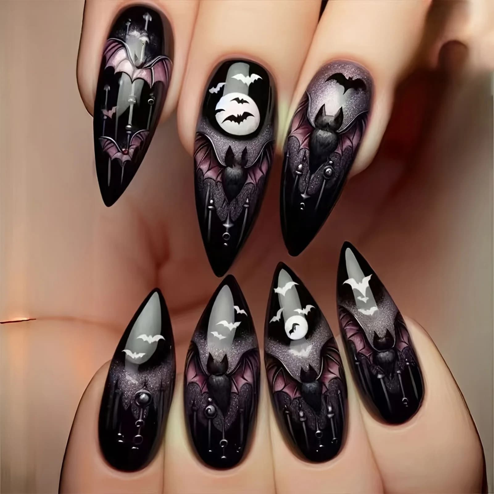 24 Pezzi Unghie Finte di Halloween Nere a Mandorla, Unghie Press-On con Disegni Spaventosi di Pipistrelli, Charm per Donne e Ragazze, Manicure Copertura Completa, Unghie Finte