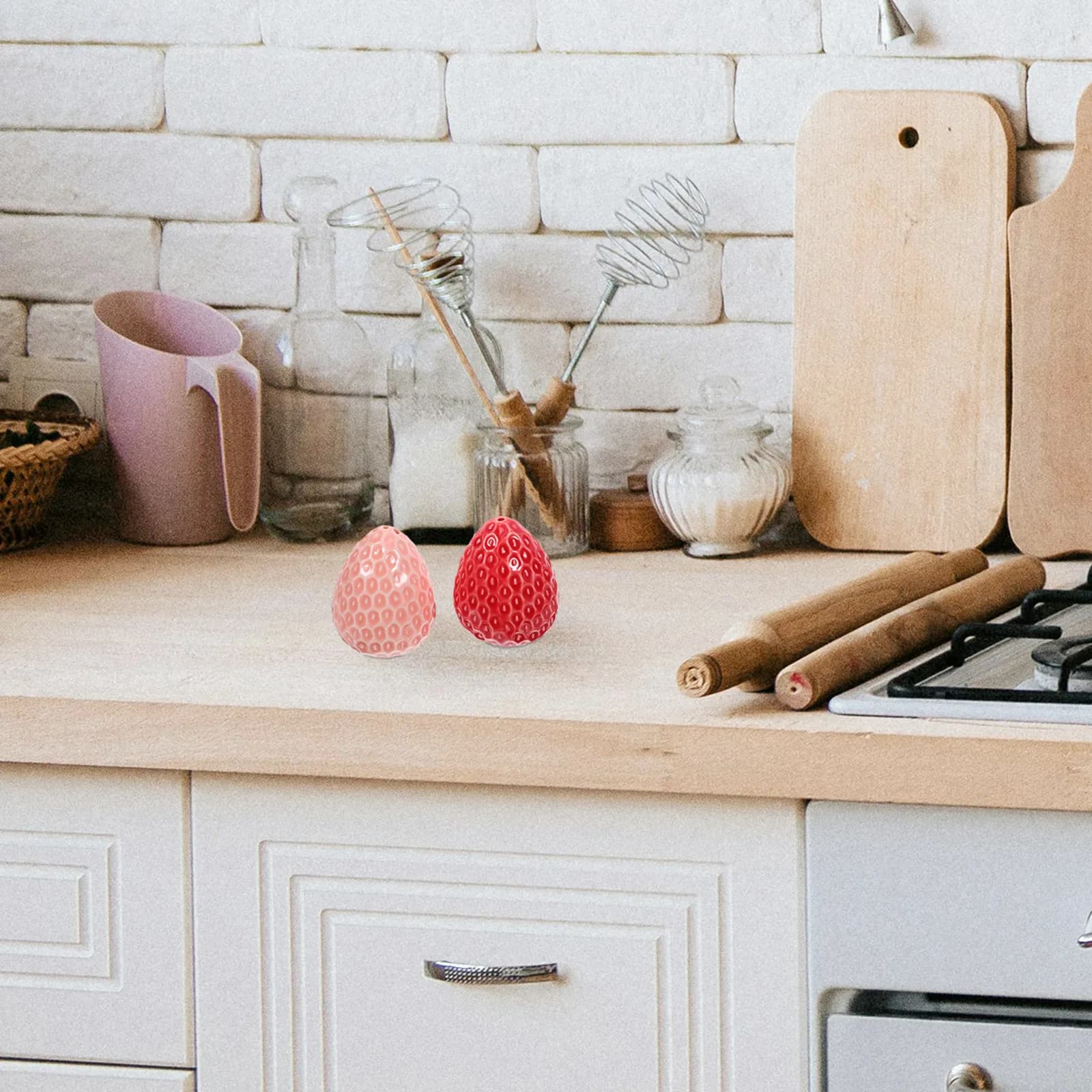 2Pcs Ceramic Seasoning Jars Set Salt and Pepper Shaker Kitchen Decor Christmas Theme Small Compact Spice Bottles Multi Purpose