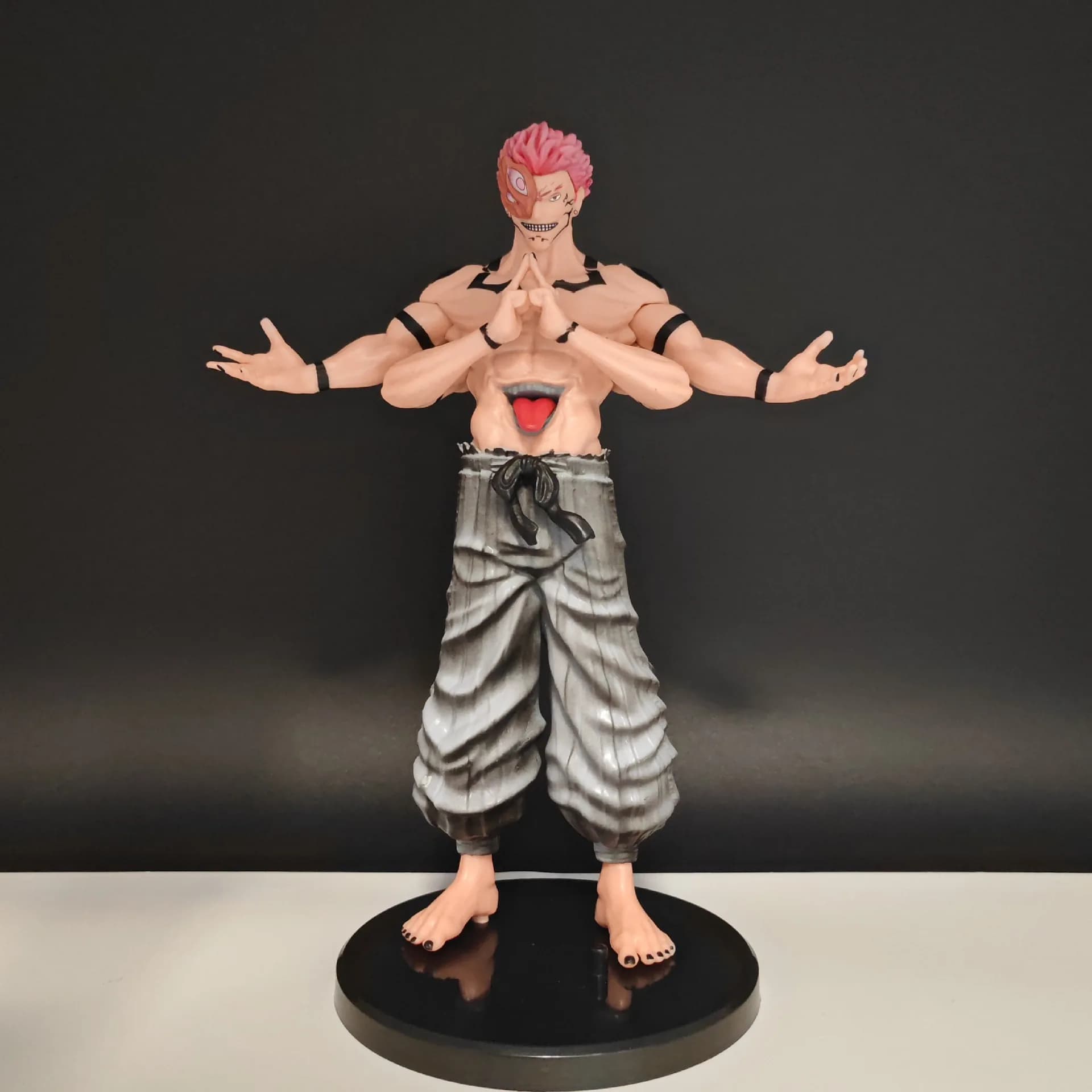 Figura Anime di 20cm, Sukuna a Quattro Braccia in Forma Vera, Action Figure in PVC, Modellino da Collezione, Ornamento da Scrivania, Regalo di Compleanno per i Fan