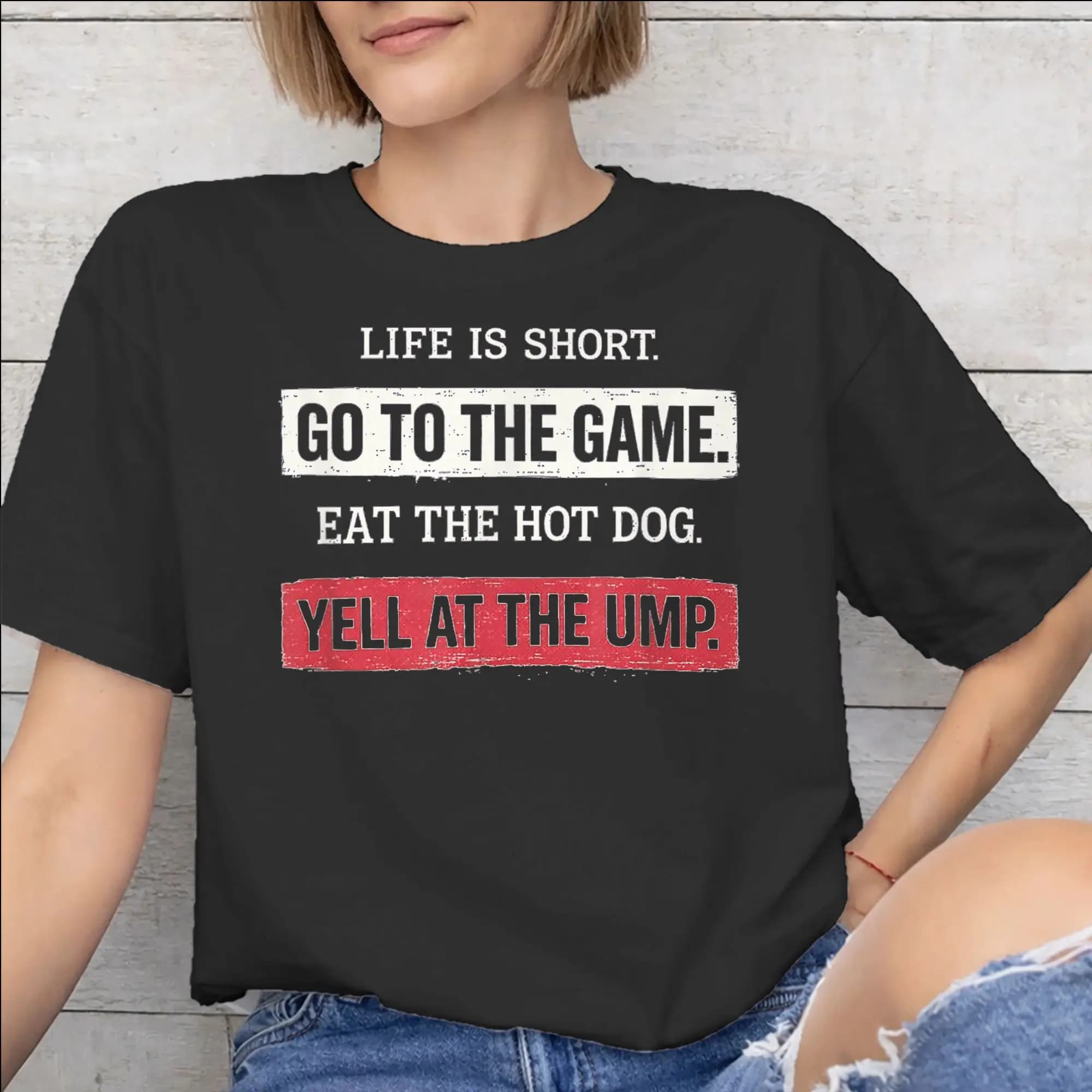 T-shirt da uomo e donna stampata con scritta 'Life is Short Go to The Game Eat The Hot Dog Yell At The Ump', in puro cotone, abbigliamento.