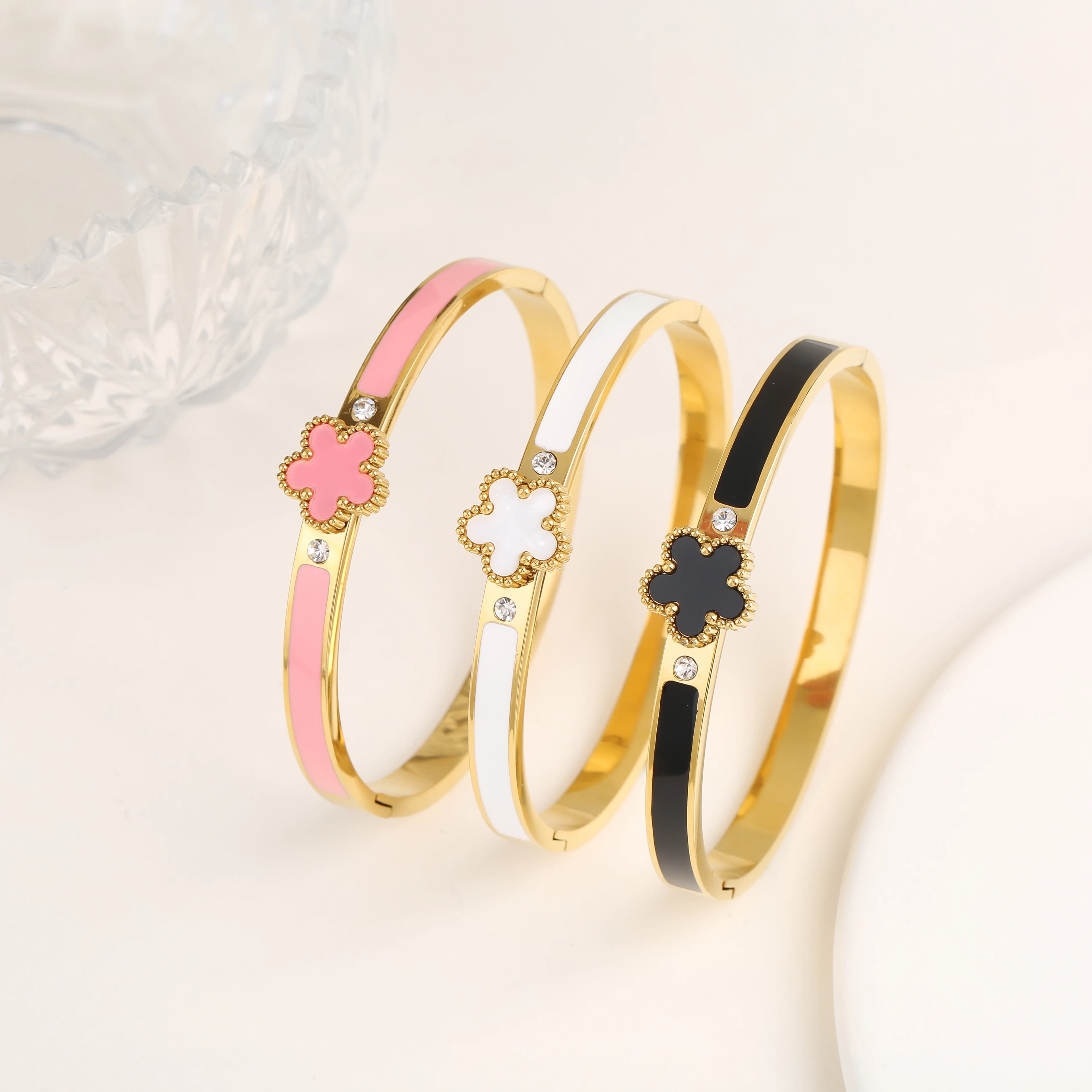 6 colori classico di lusso in acciaio inossidabile fiore a cinque foglie braccialetto aperto semplice per donna ragazza festa tendenza smalto gioielli trifoglio