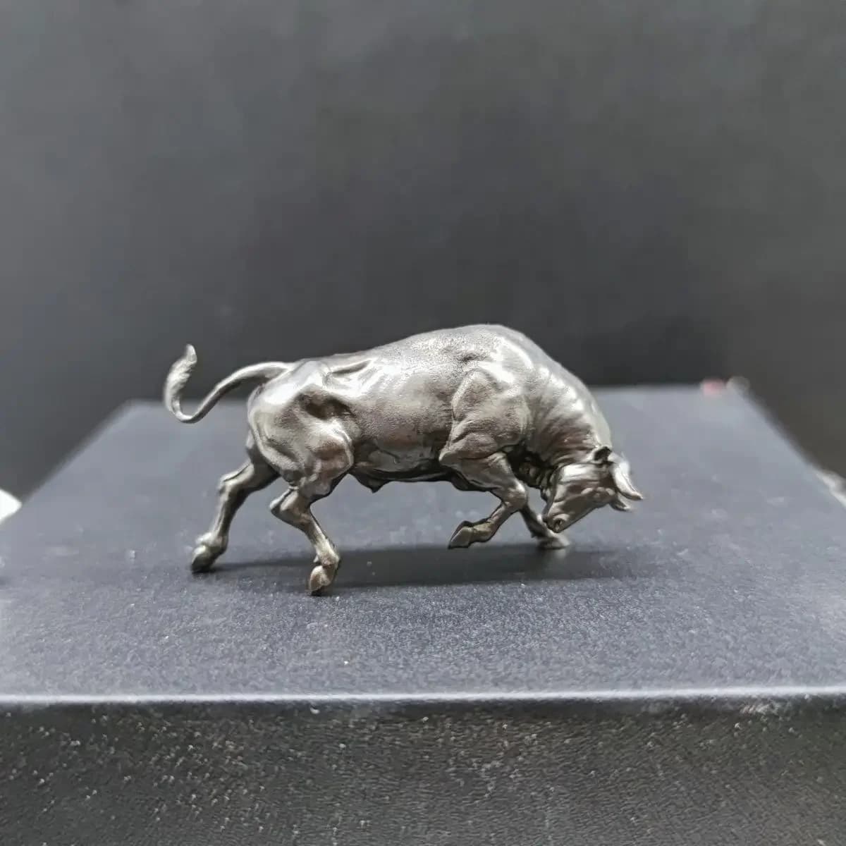 MINI Ornamento in rame puro massiccio Bullish Lucky Cow 6 cm Toro Wall Street Mascotte Decorazioni per la casa Artigianato per il desktop Decorazione scultura