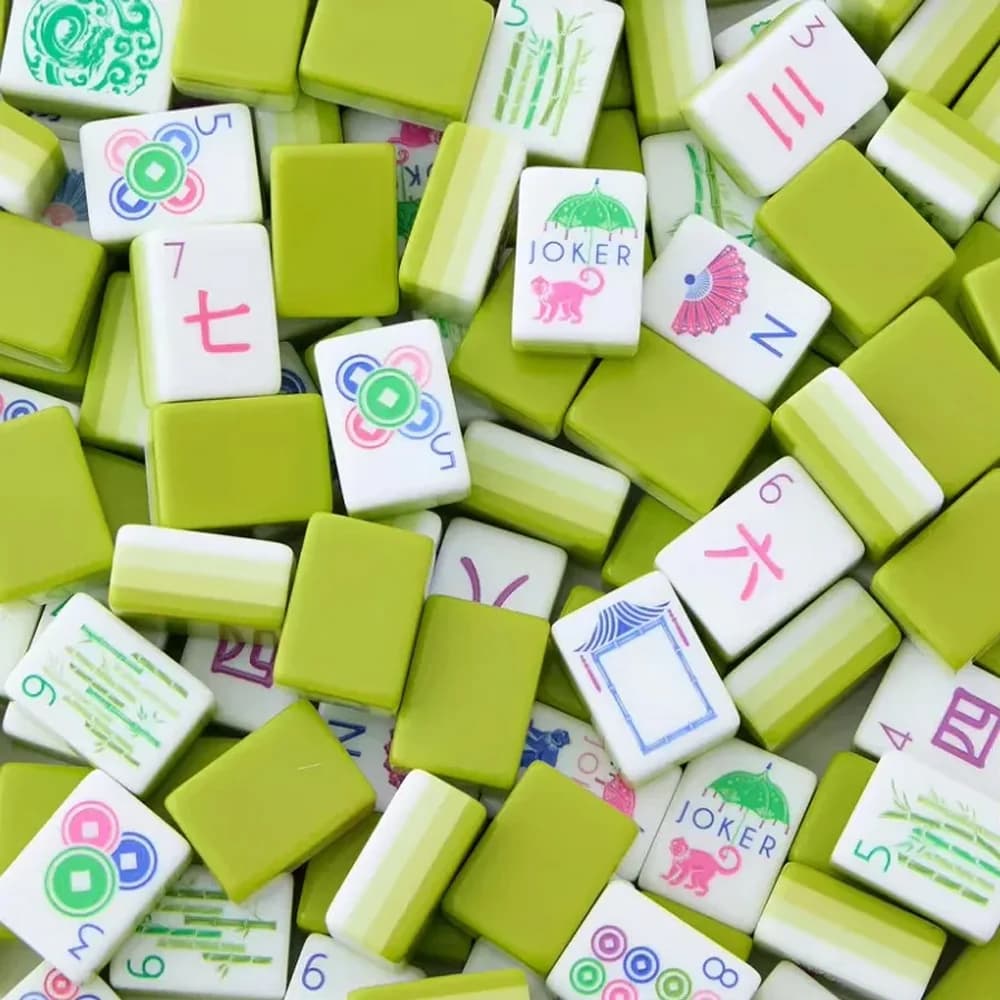 Set da Mahjong Americano in Acrilico Verde Mela a 4 Strati, 160 Tessere Mahjong Lucidate a Mano, Gioco da Tavolo Portatile da Viaggio per Feste in Famiglia