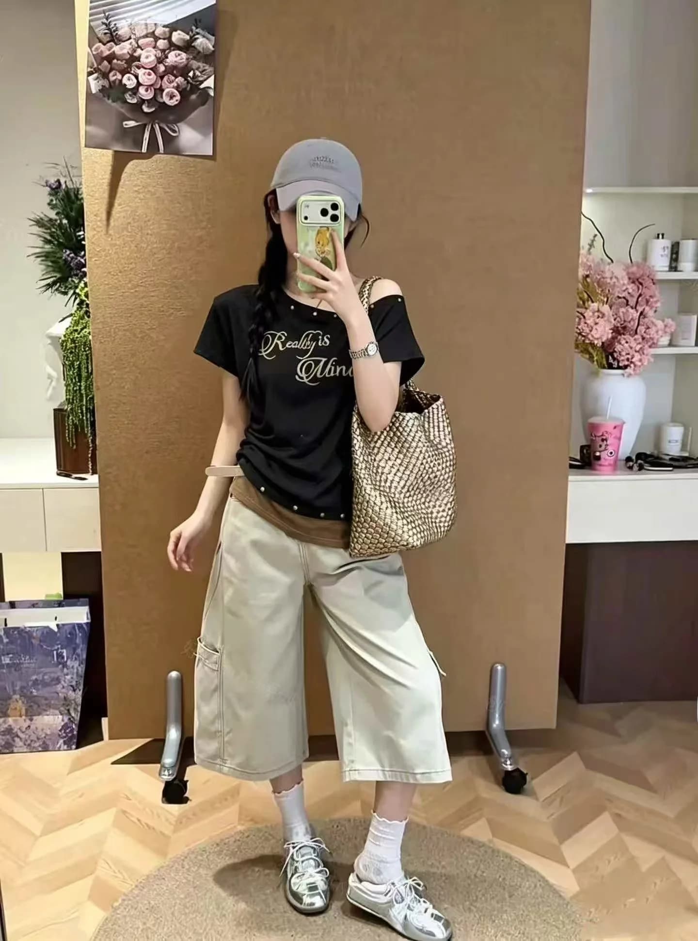 Retro American Letter Print Short Sleeve T-Shirt Women's Slim Fit Patchwork Neck Rivet Design Cotton Comfortable Breathable