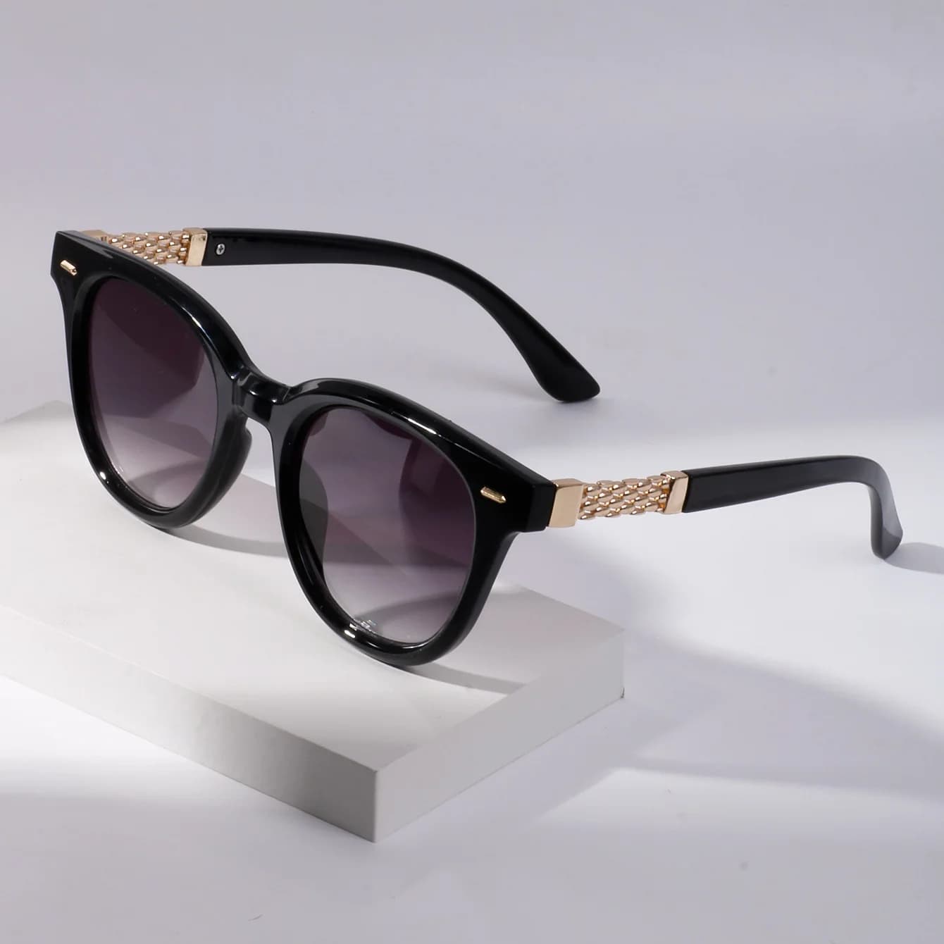 Fashion retro round metal legs women European and American high-end sunglasses trendy