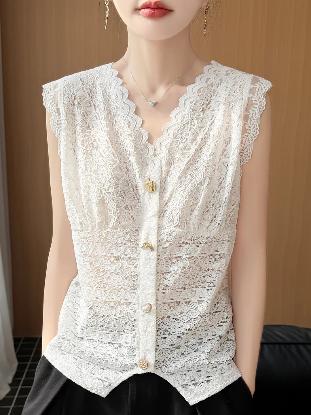 Lace V-Neck Sleeveless Vest Women's Fashionable Summer Slim Fit Single Button Outerwear Top Breathable Casual Style
