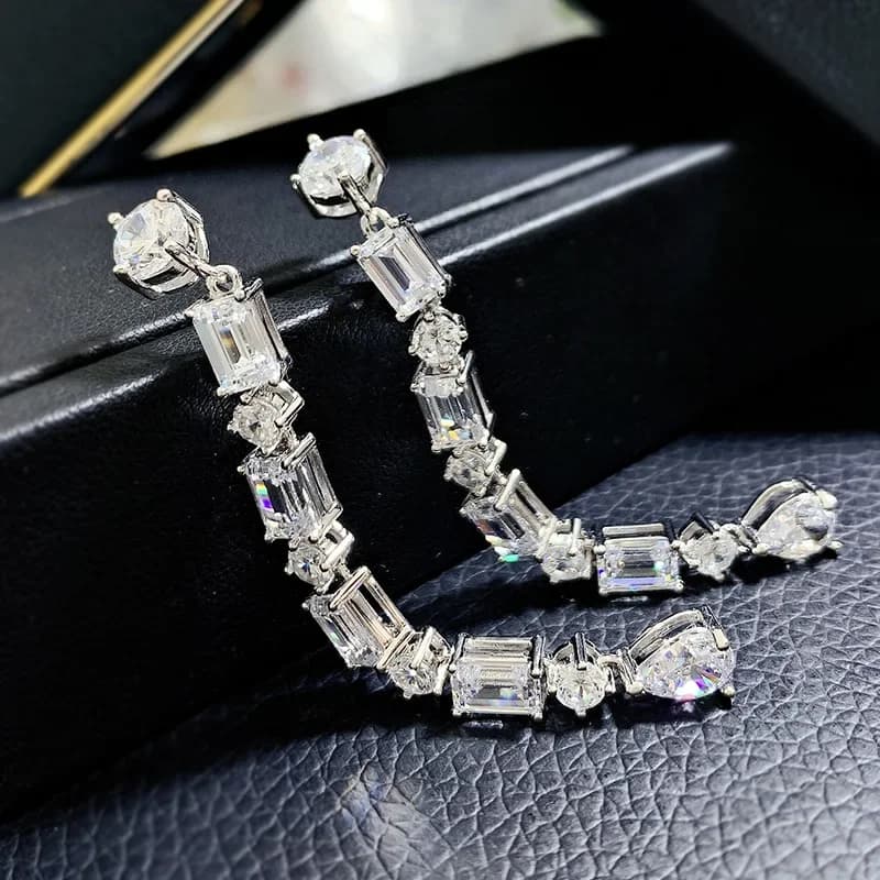 Orecchini pendenti lunghi con diamanti ad alto tenore di carbonio in argento sterling 100% 925 per le donne Commercio all'ingrosso di gioielli raffinati per feste di fidanzamento di nozze