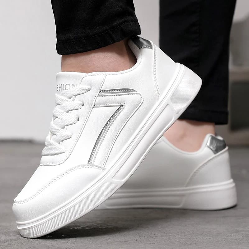 Scarpe sportive bianche da donna Scarpe da tavolo sportive per il tempo libero con lacci Scarpe da ginnastica da skateboard basse eleganti e bling Scarpe casual in pelle PU