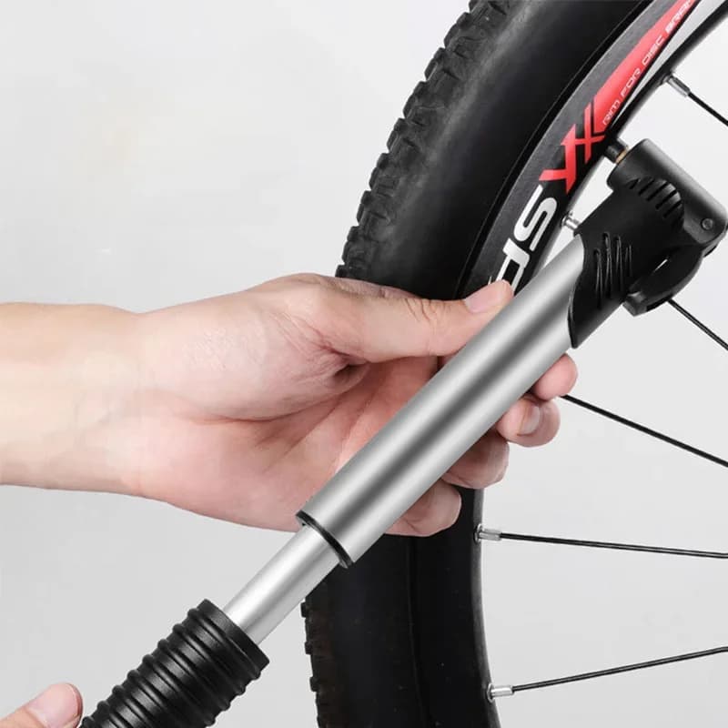 Gonfiatore per bicicletta Mini pompa portatile per bici MTB Pompa ad aria manuale Valvola Scharder Presta Basket Attrezzatura da calcio Accessori per bici