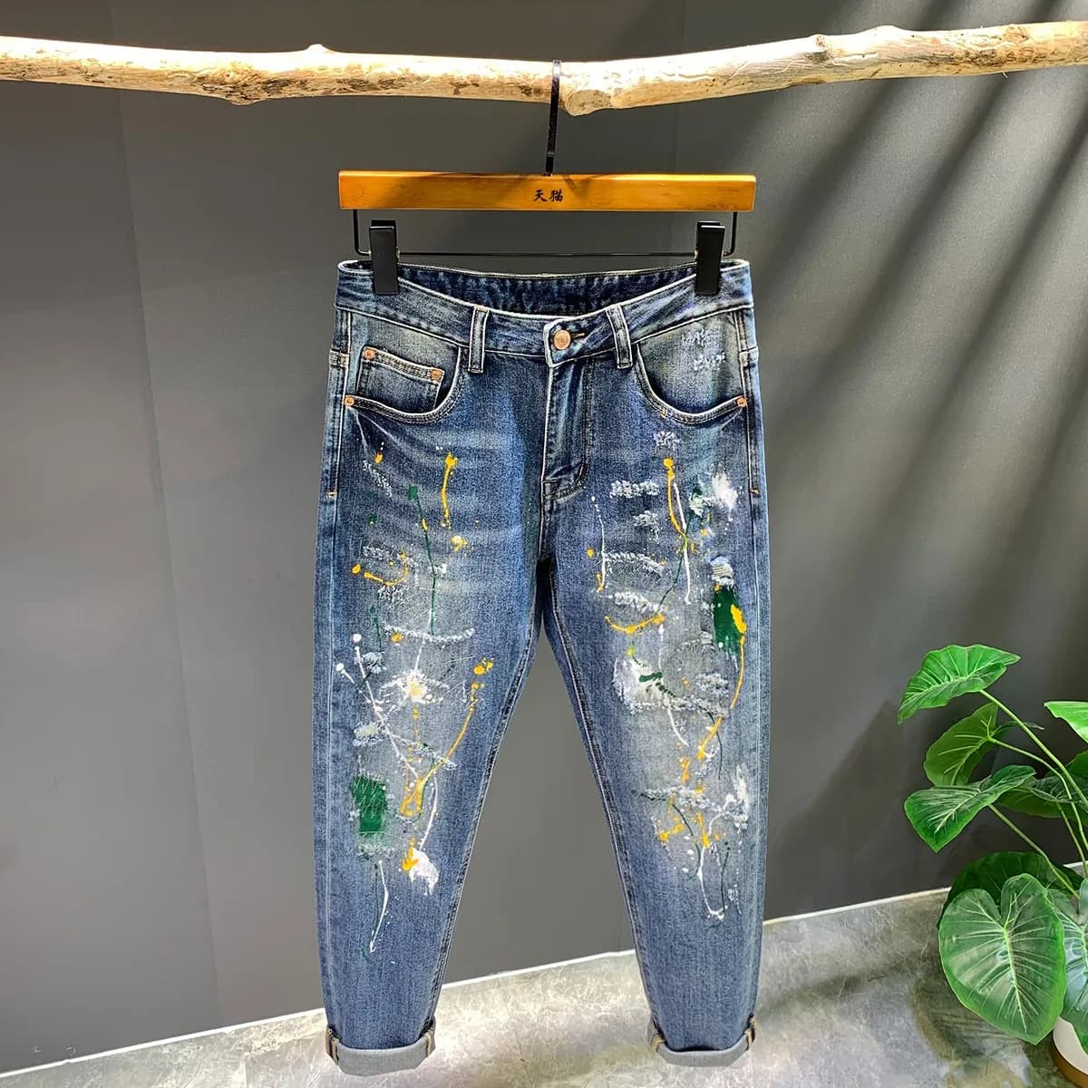 Fashionable men's slim fit jeans with FitI and Splaed Ink design, nine-piece casual pants with torn details