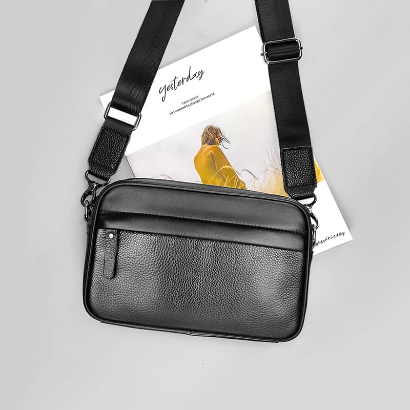 Men's bag in real leather Shoulder bag in cow leather with upper layer for work, business, black shoulder bag from school travel