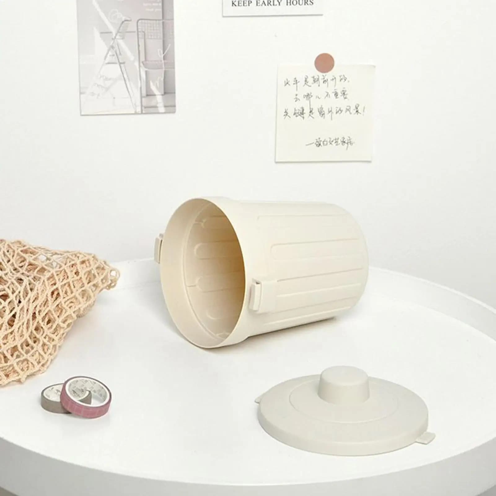 Mini cestino della spazzatura per scrivania Piccolo cestino della spazzatura con coperchio Cestino della spazzatura per bagno Cucina Camera da letto Uffici Dormitorio Auto Interno