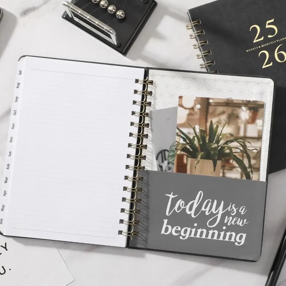 Agenda A5 2025-2026 Orari giornalieri settimanali e mensili 2025-2026 Planner con copertina in pelle PU Calendario tascabile interno Notebook