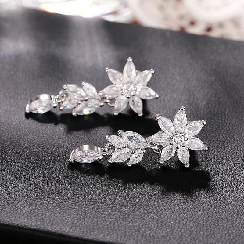 Orecchini Pendenti di Lusso con Cristalli di Zirconia per Donne, Accessori da Sposa, Splendidi Gioielli Color Argento per Feste