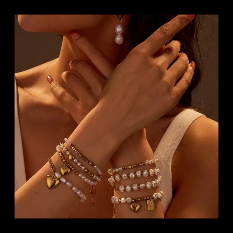 Braccialetti di perle d'imitazione di forme speciali barocche eleganti ed eleganti, impilati con gioielli squisiti