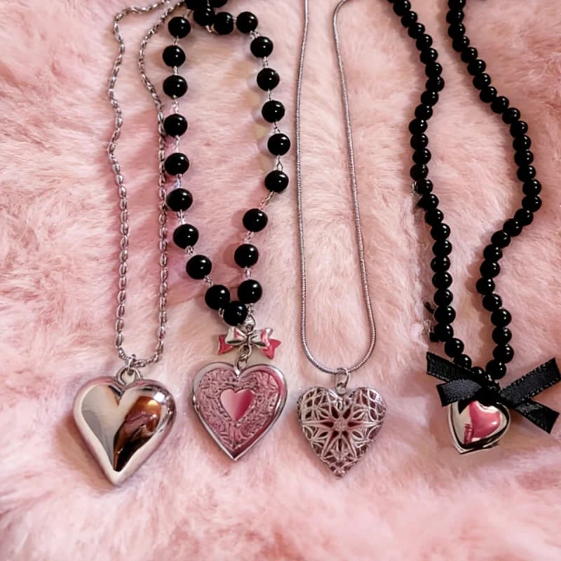 4Pcs Y2K Punk Heart Shaped Chain Necklace Set Bow Pendant Black Beaded Chain Hollow Photo Pendant Women's Jewelry