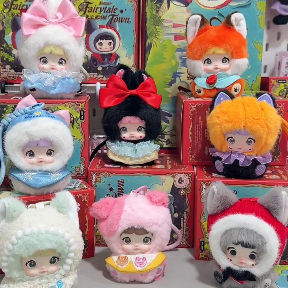 Nommi Fairytale Town Blind Box Ciondolo Action Figure Carina Ornamento da Scrivania Bambola Anime Portachiavi Mystery Box Kawaii Sacchetto a Sorpresa