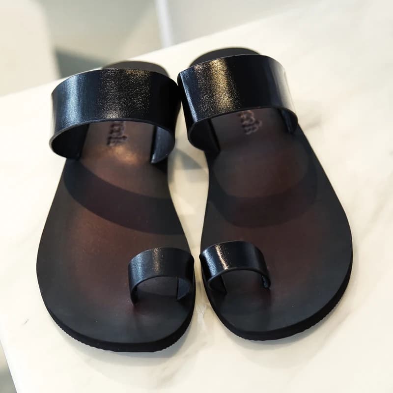 Pantofole alla moda da uomo calde estive PU nere Sandali da spiaggia monopezzo leggeri e comodi Taglia 39-47 Pantofole da uomo