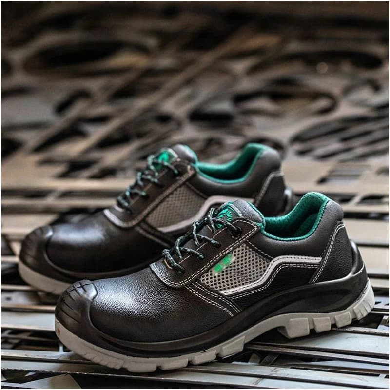 uomini di grandi dimensioni moda puntale in acciaio scarpe antinfortunistiche da lavoro in morbida pelle 15 KV scarpe isolate stivali di sicurezza per lavoratori proteggono le calzature